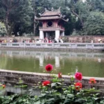 ho-van-o-van-mieu-quoc-tu-giam-voi-ve-dep-thanh-tinh_837